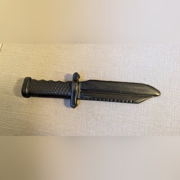 Black Plastic Knife ( Halloween Costume Item) - Picture 2 of 2